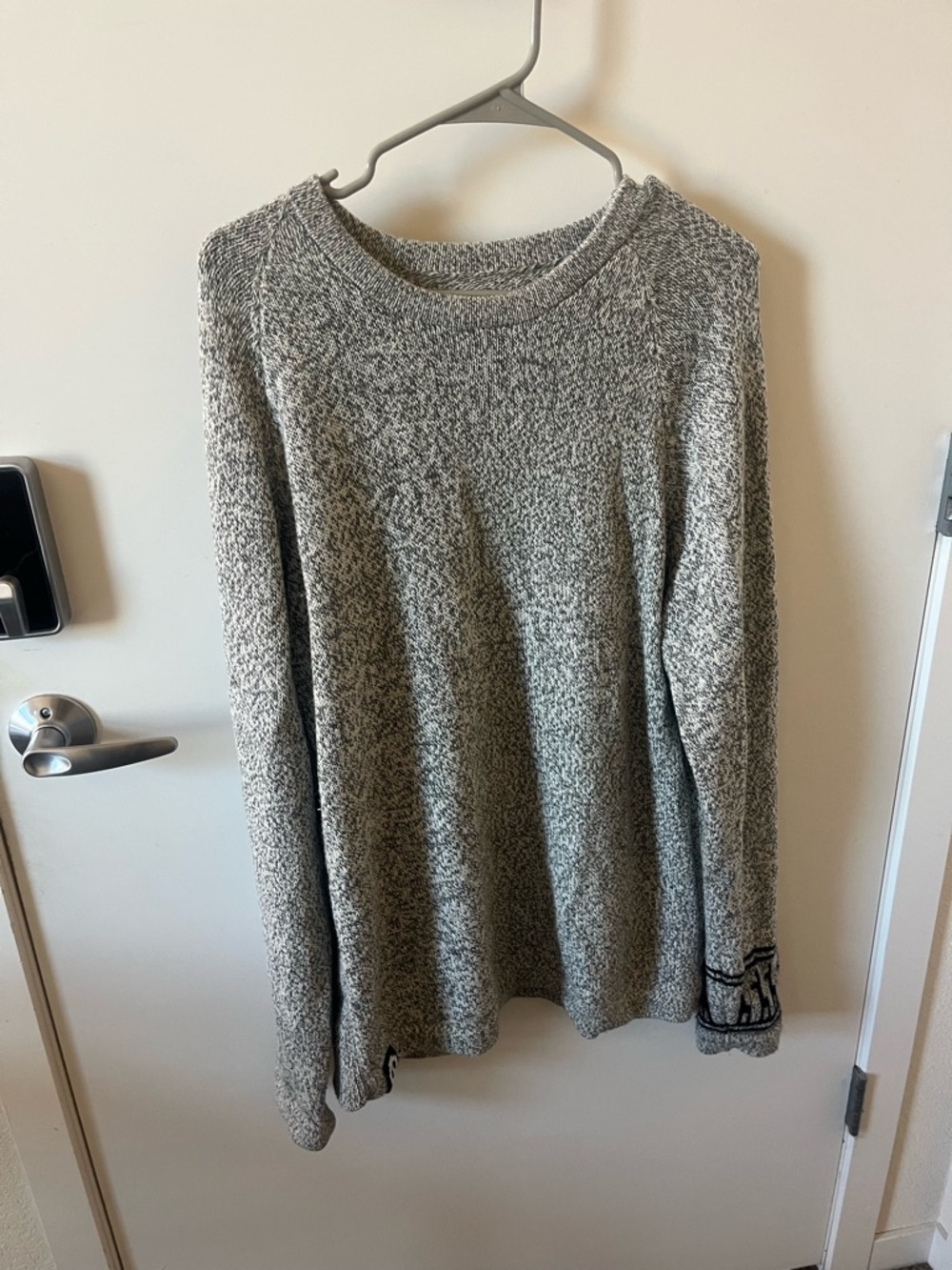 Paka (the Costa) Unisex Size Large Grey Sweater